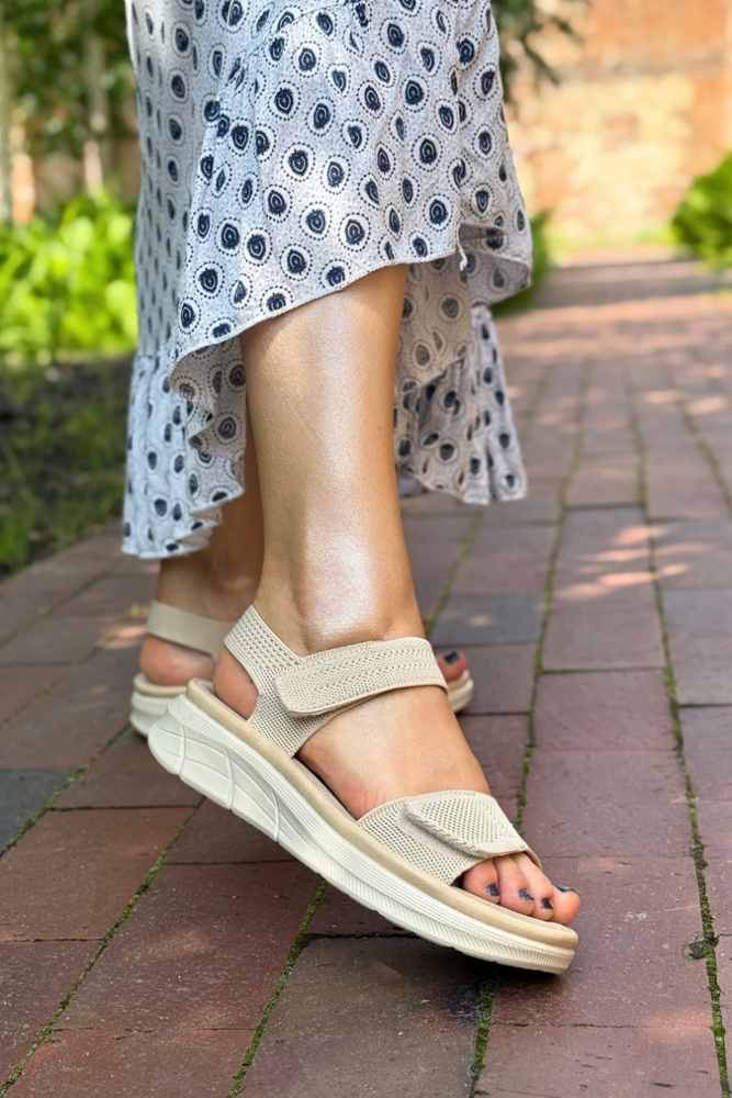 Beżowe sandały damskie lekkie na rzep