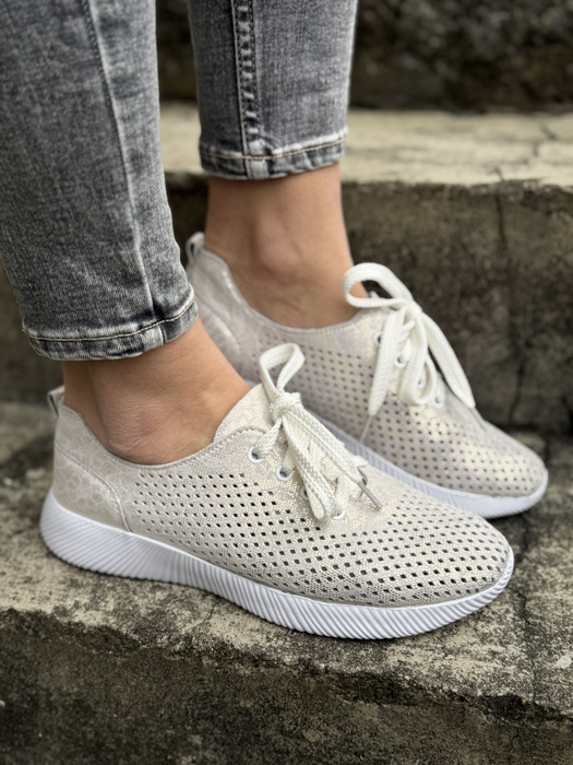 Бежеві перфоровані шкіряні туфлі Artiker