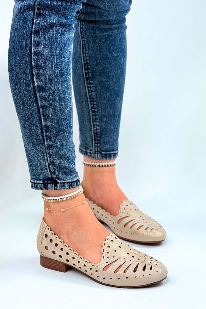 Ażurowe półbuty złote na obcasie wsuwane