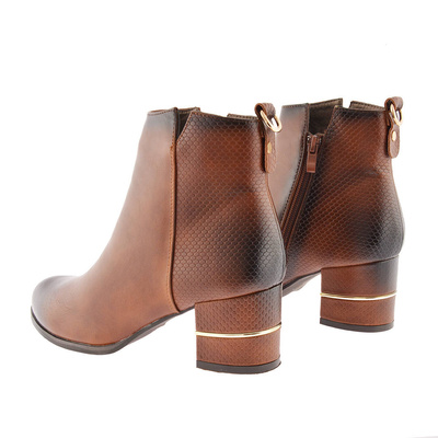 Botki brązowe na słupku ocieplane z zamkiem