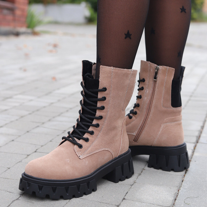 Бежеві шкіряні високі чоботи T. Sokolski