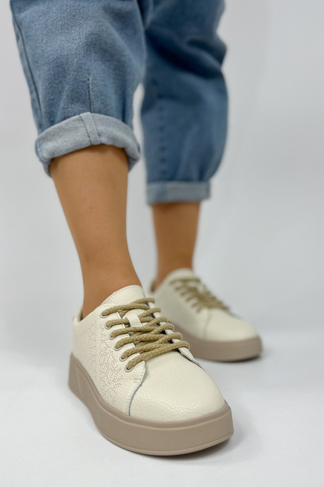 Бежеві жіночі шкіряні, ажурні кросівки на шнурівці