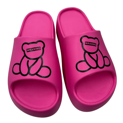 Klapki piankowe z niedźwiedziem w kolorze fuksji 