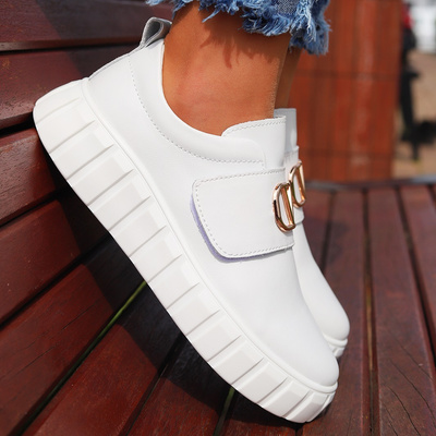 Półbuty damskie w kolorze białym na platformie Vinceza 