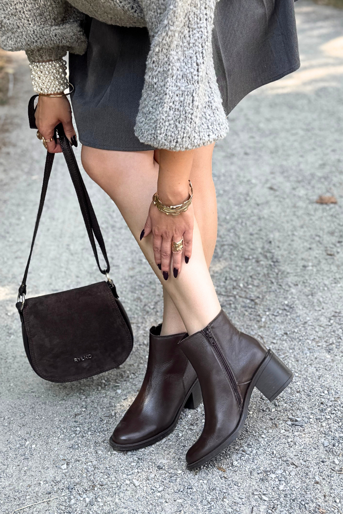 Botki damskie brązowe ze skóry za kostkę na zamek Ryłko