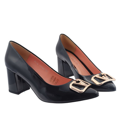 Чорні лаковані туфлі на каблуці Baldaccini