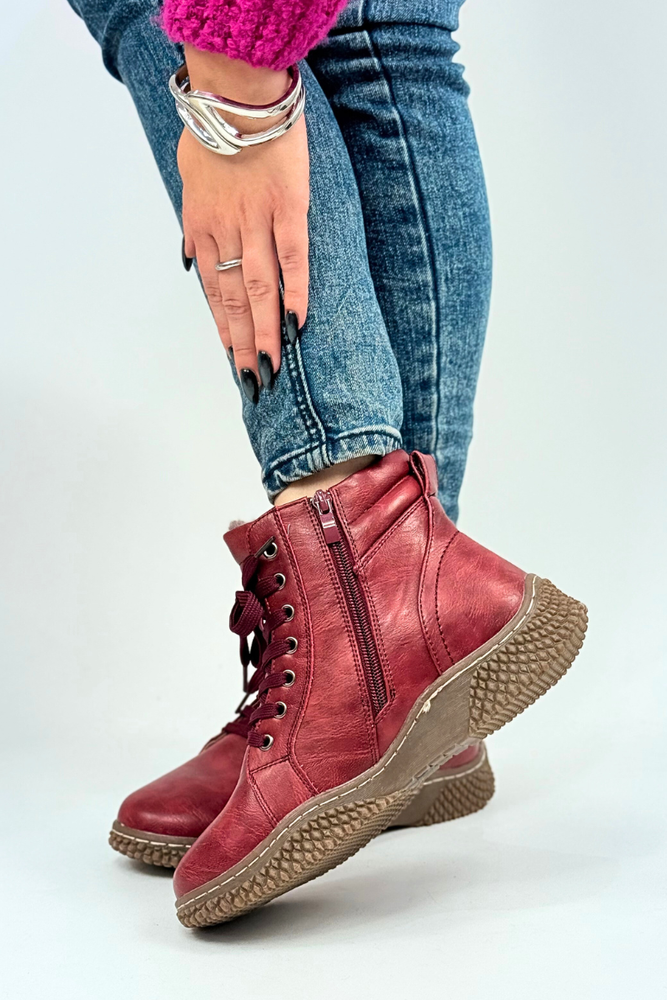 Bordowe botki ocieplane płaskie sznurowane z zamkiem 