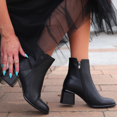 Чорні шкіряні ботильйони Artiker