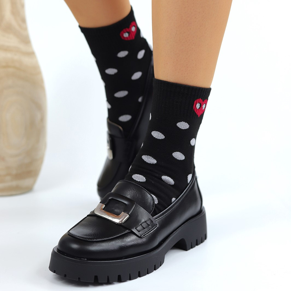 Mokasyny czarne wsuwane z klamerką na platformie