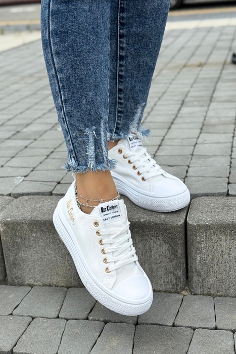 Білі кросівки на товстій платформі зі шнурівкою