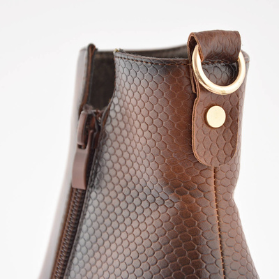 Botki brązowe na słupku ocieplane z zamkiem