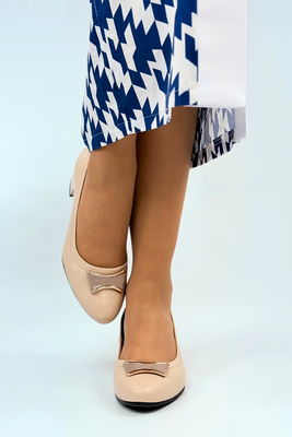 Бежеві шкіряні туфлі на високих підборах з декором, польські