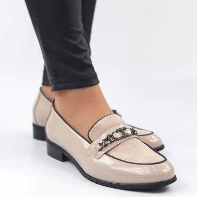 Бежеві лаковані лофери з ланцюжком Potocki