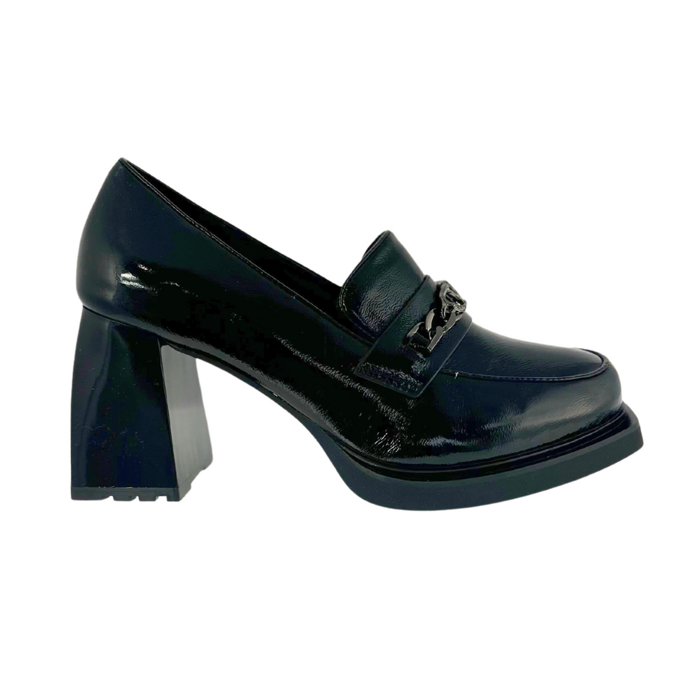 Czarne skórzane lakierowane mokasyny na słupku Vinceza