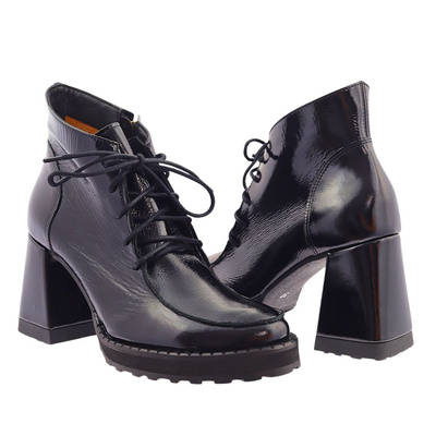 Skórzane czarne lakierowane trzewiki na słupku