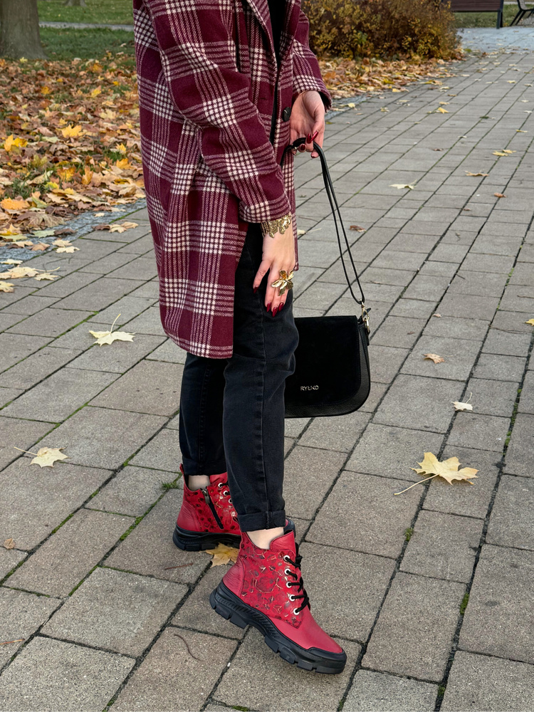 Trzewiki botki damskie skórzane sznurowane z zamkiem czerwone