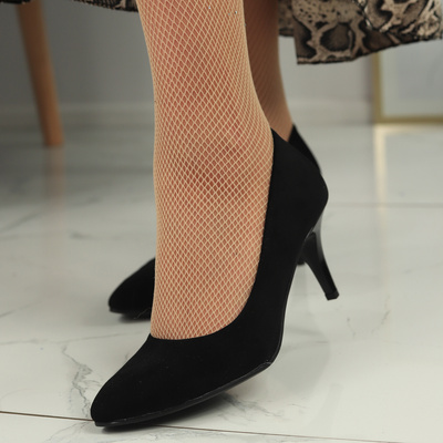 Czarne zamszowe szpilki czółenka