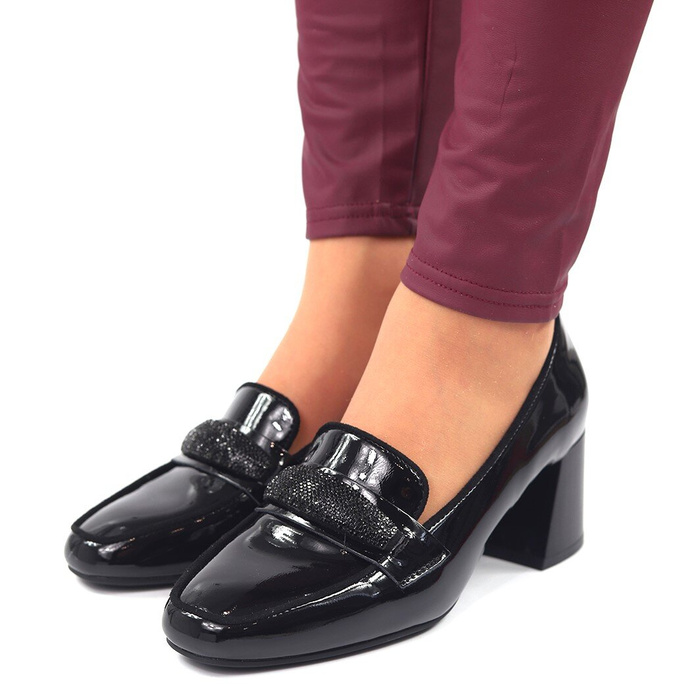 Чорні лаковані туфлі Vinceza на високих підборах