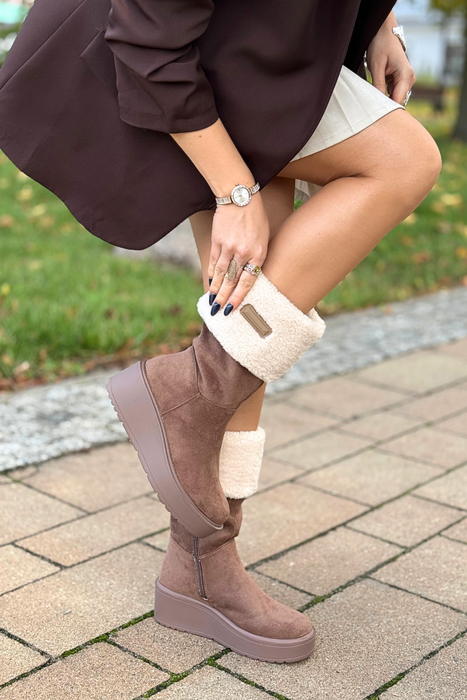 Бежеві ажурні весняні чобітки