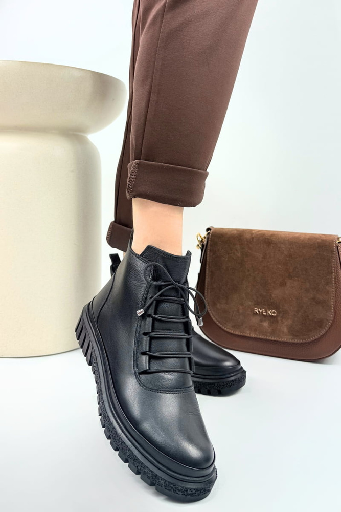 Trzewiki skórzane damskie za kostkę ocieplane czarne