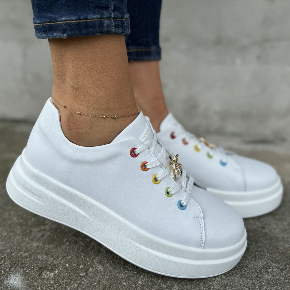 Шкіряні білі спортивні туфлі зі шнурівкою на платформі