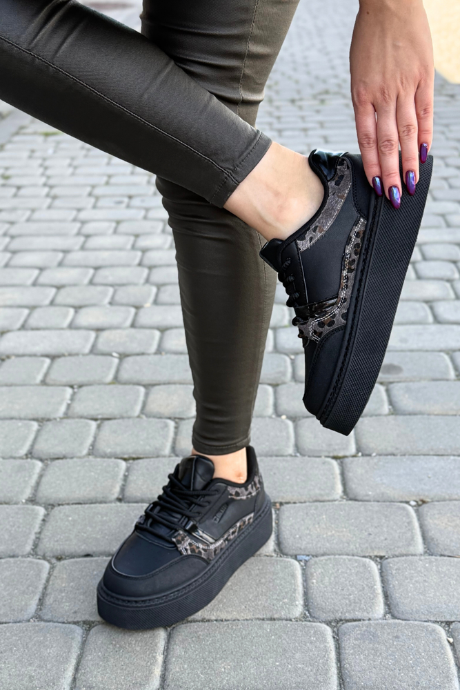 Czarne sneakersy na grubej platformie z ekoskóry z motywem panterki Big Star