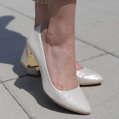 Czółenka złote na złotym klocku Dantex