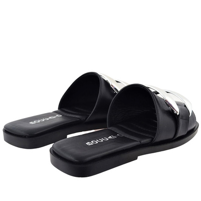 Czarne damskie klapki z ozdobną klamrą Boccato