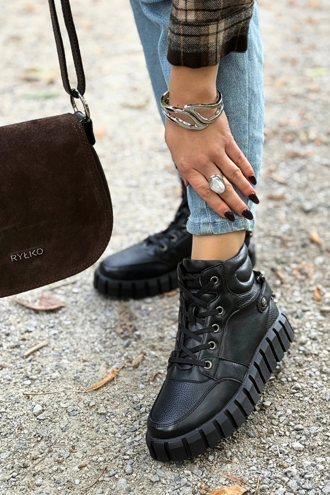 Trapery damskie czarne z ekoskóry sznurowane