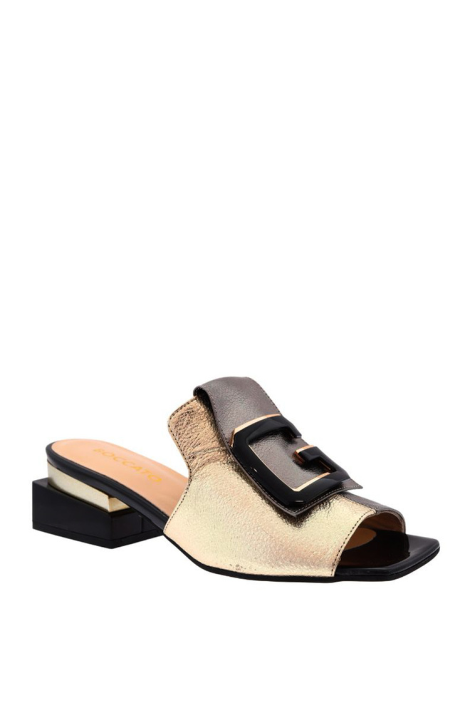 Złote skórzane klapki z ozdobą na obcasie 