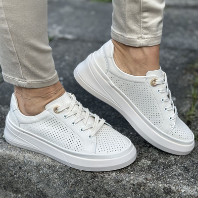 Skórzane półbuty beżowe perforowane sznurowane