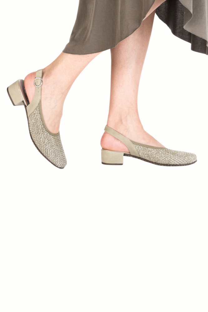 Човники жіночі з відкритою п'ятою на колодці Rieker