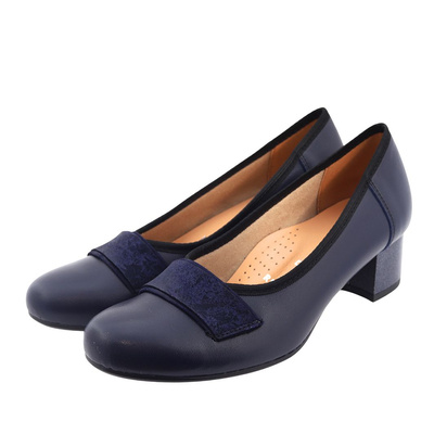 Темно-сині шкіряні туфлі на низькому каблуці Galant