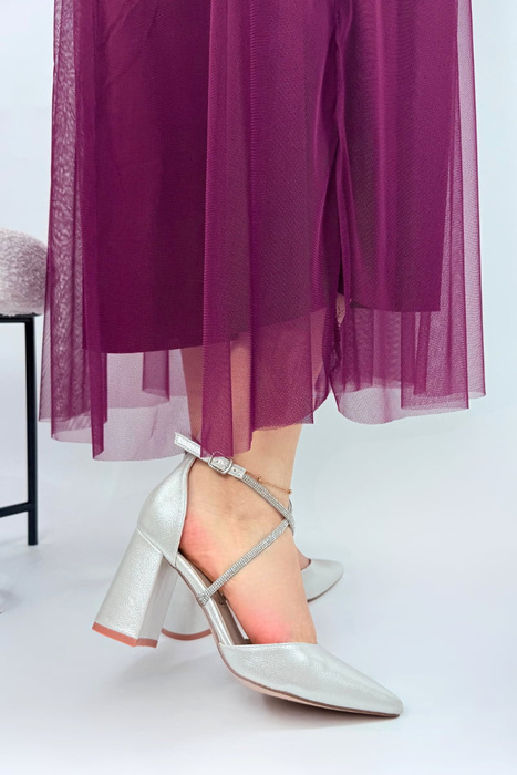 Жіночі золоті човники з цирконовим ремінцем на високому каблуці