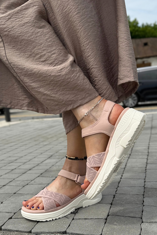 Бежеві шкіряні ажурні босоніжки на липучці