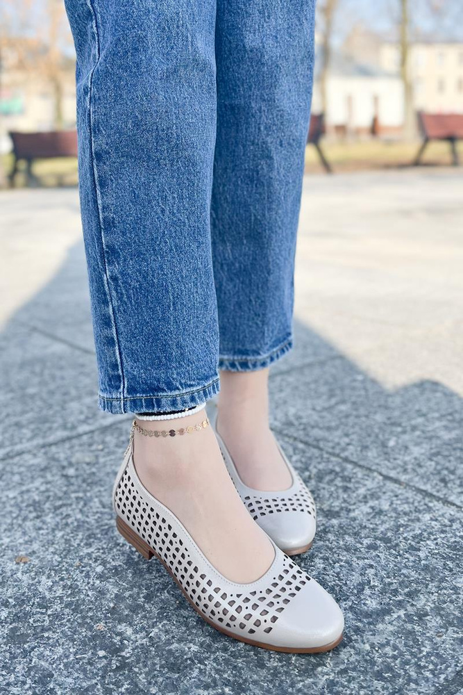 Бежеві ажурні балетки на плоскій підошві