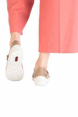 Жіночі бежеві ажурні туфлі на липучці, виготовлені з еко шкіри