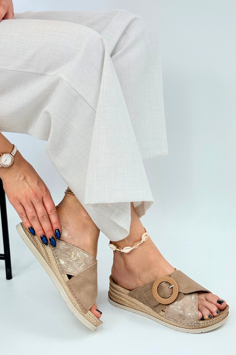 Бежеві шльопанці на платформі Inblu