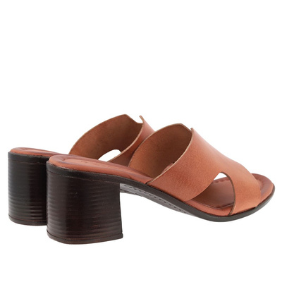 Brązowe skórzane klapki na ciemnym klocku Potocki