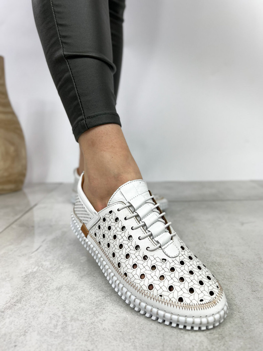 Білі ажурні шкіряні туфлі Venezia на шнурівці