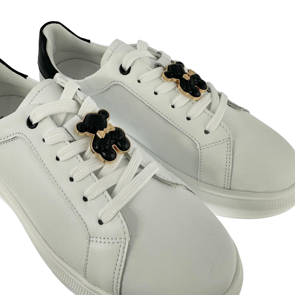 Sneakersy skórzane białe z czarnym misiem na sznurówkach Vinceza 