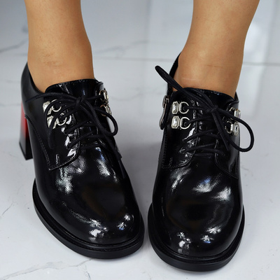 Czarne półbuty damskie na modnym obcasie S.Barski 