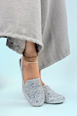 Białe skórzane półbuty wsuwane ażurowe