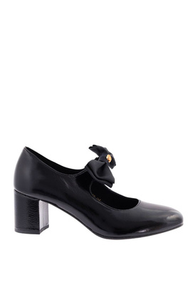 Czarne czółenka skórzane na obcasie z kokardą