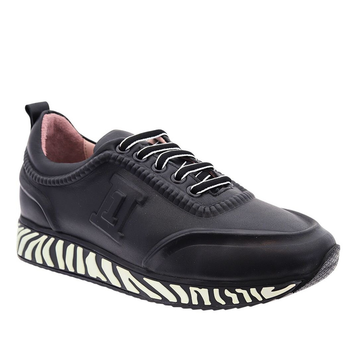 Modne sneakersy skórzane czarne z zeberkową  podeszwą