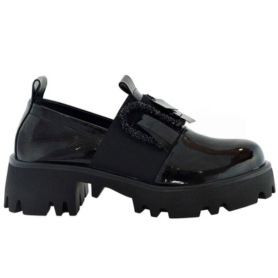 Półbuty damskie lakierowane w kolorze czarnym S.Barski