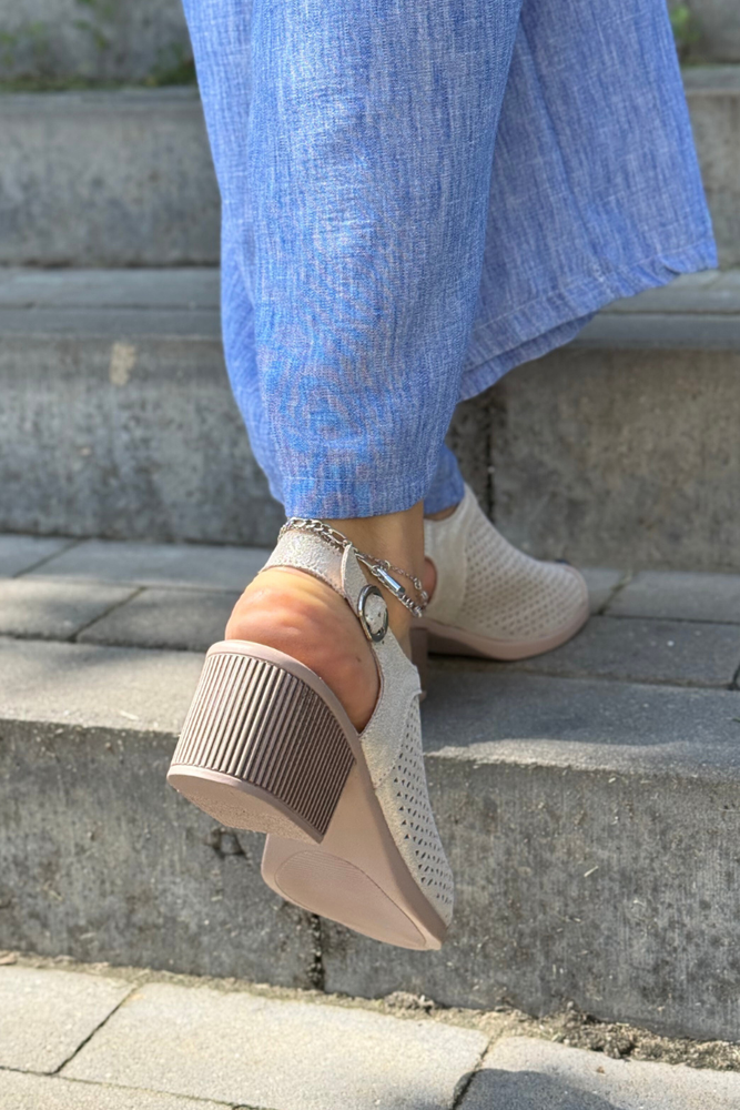 Золоті ажурні босоніжки Filippo на колодці