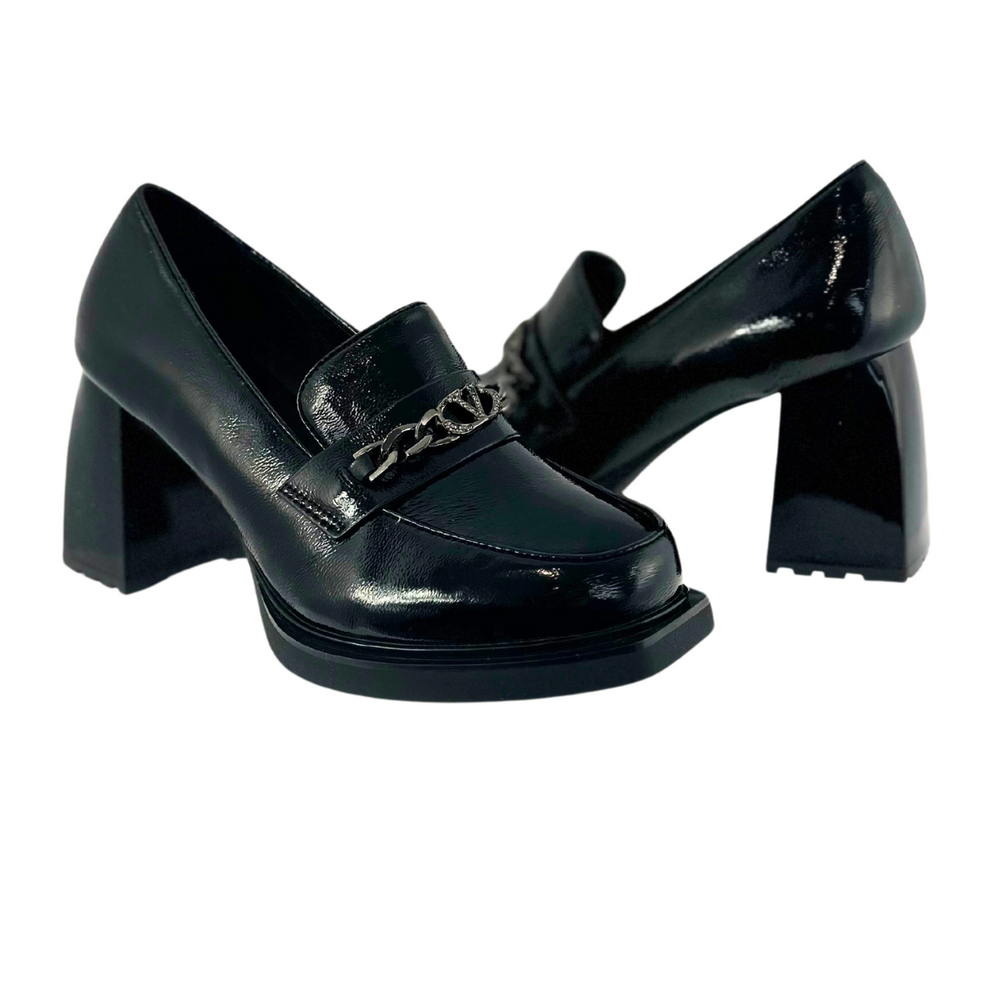 Czarne skórzane lakierowane mokasyny na słupku Vinceza