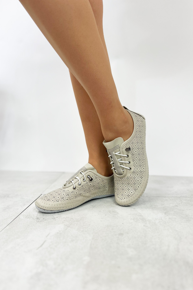 Półbuty ażurowe skórzane w kolorze beżowym