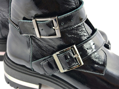 Чорні лаковані черевики LEMAR 60310